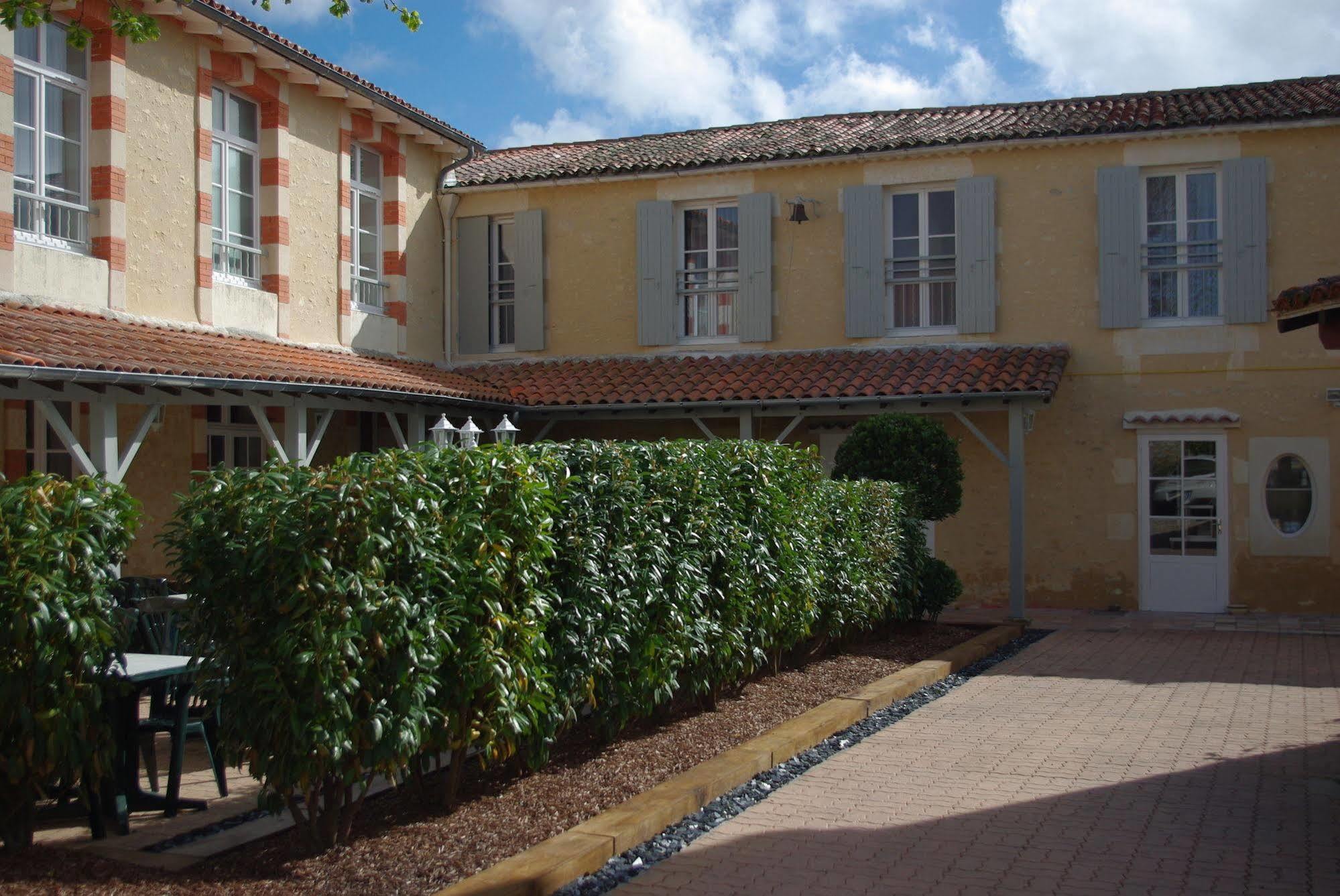 Cit'Hotel Le Commerce Saujon Bagian luar foto