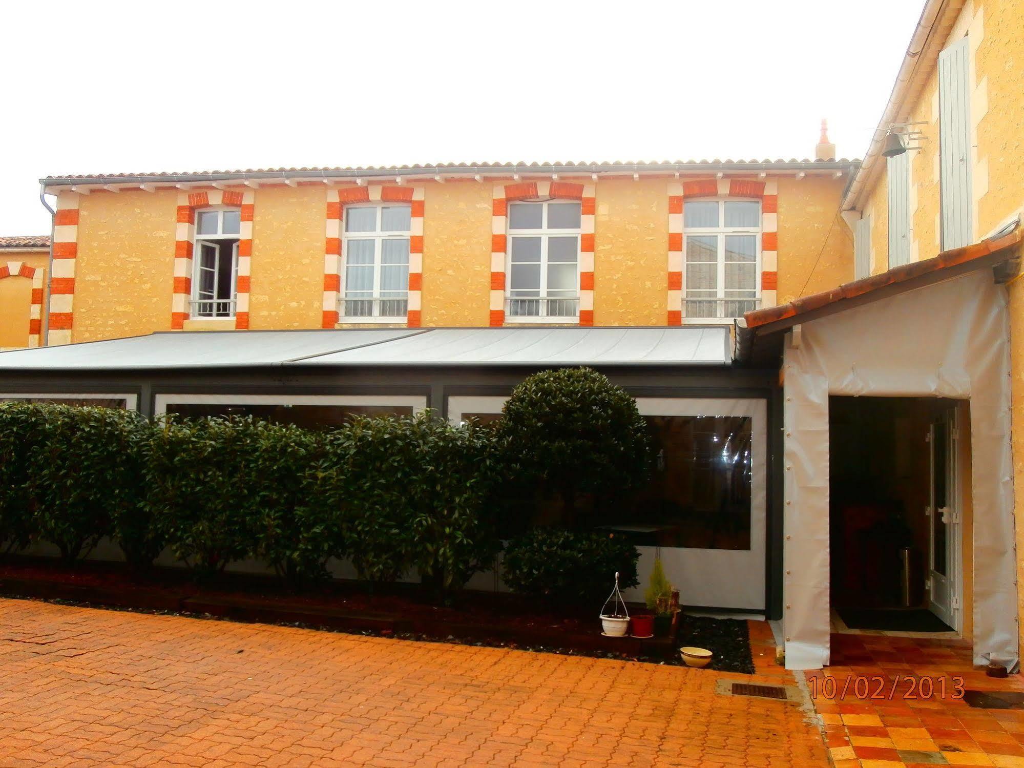 Cit'Hotel Le Commerce Saujon Bagian luar foto