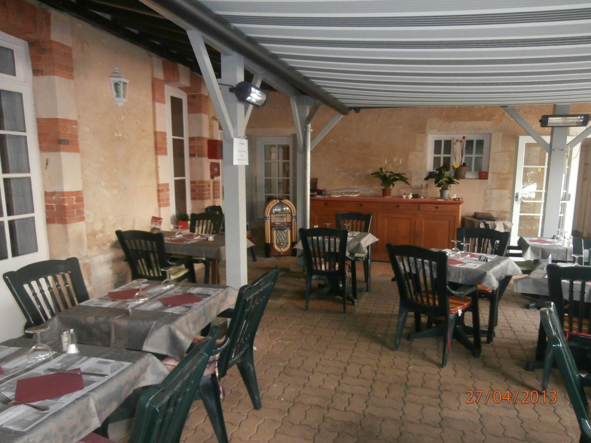 Cit'Hotel Le Commerce Saujon Bagian luar foto