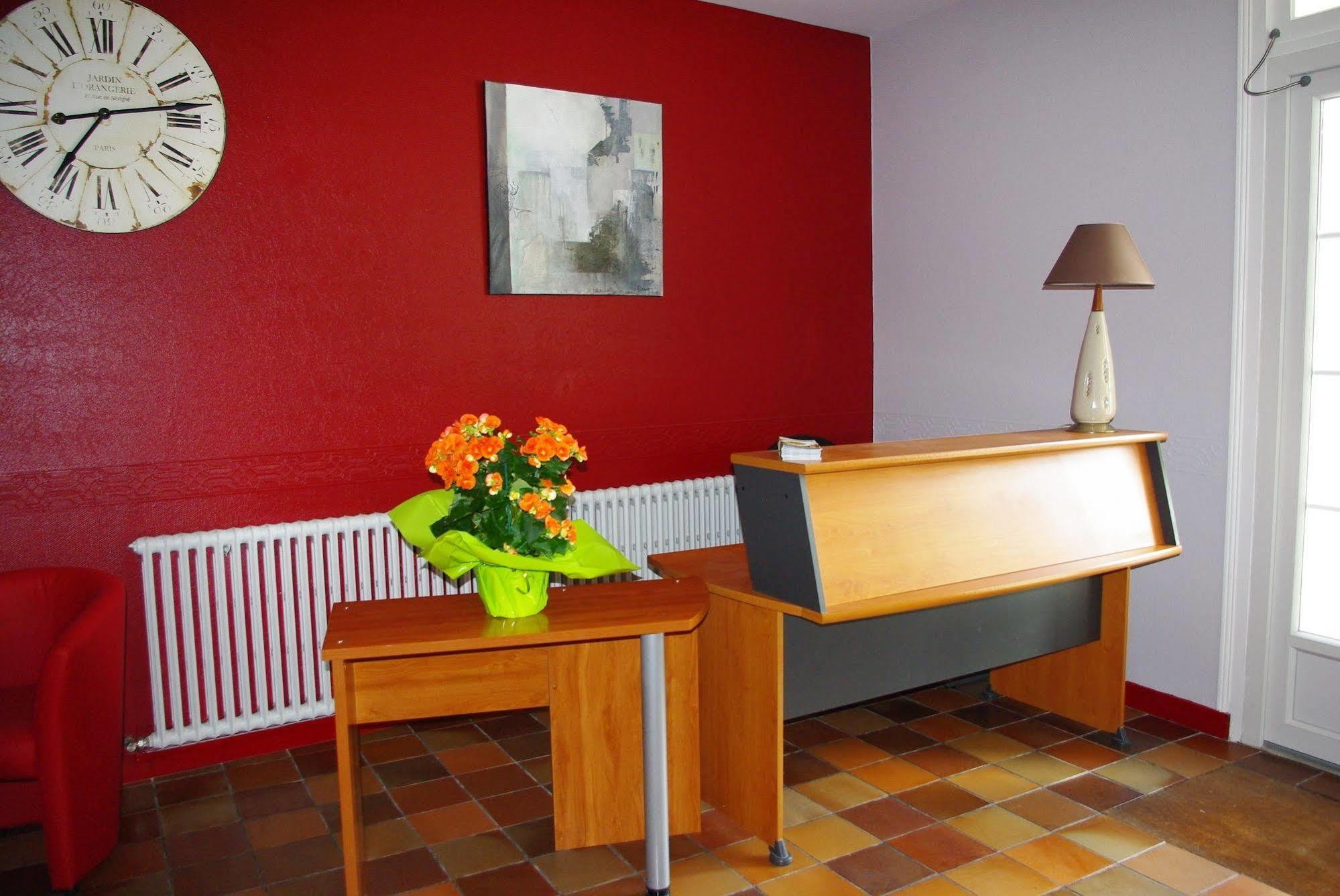 Cit'Hotel Le Commerce Saujon Bagian luar foto