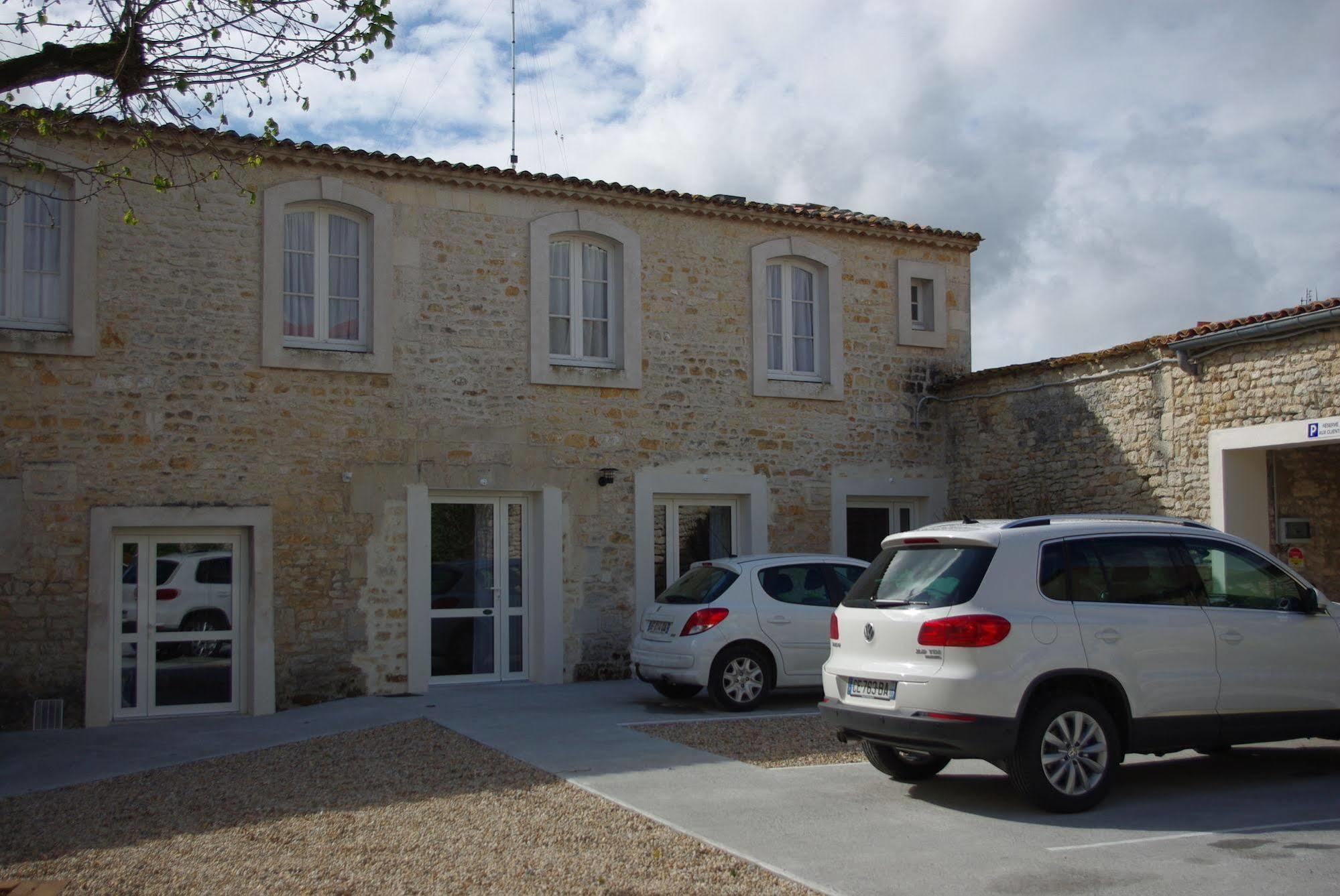 Cit'Hotel Le Commerce Saujon Bagian luar foto
